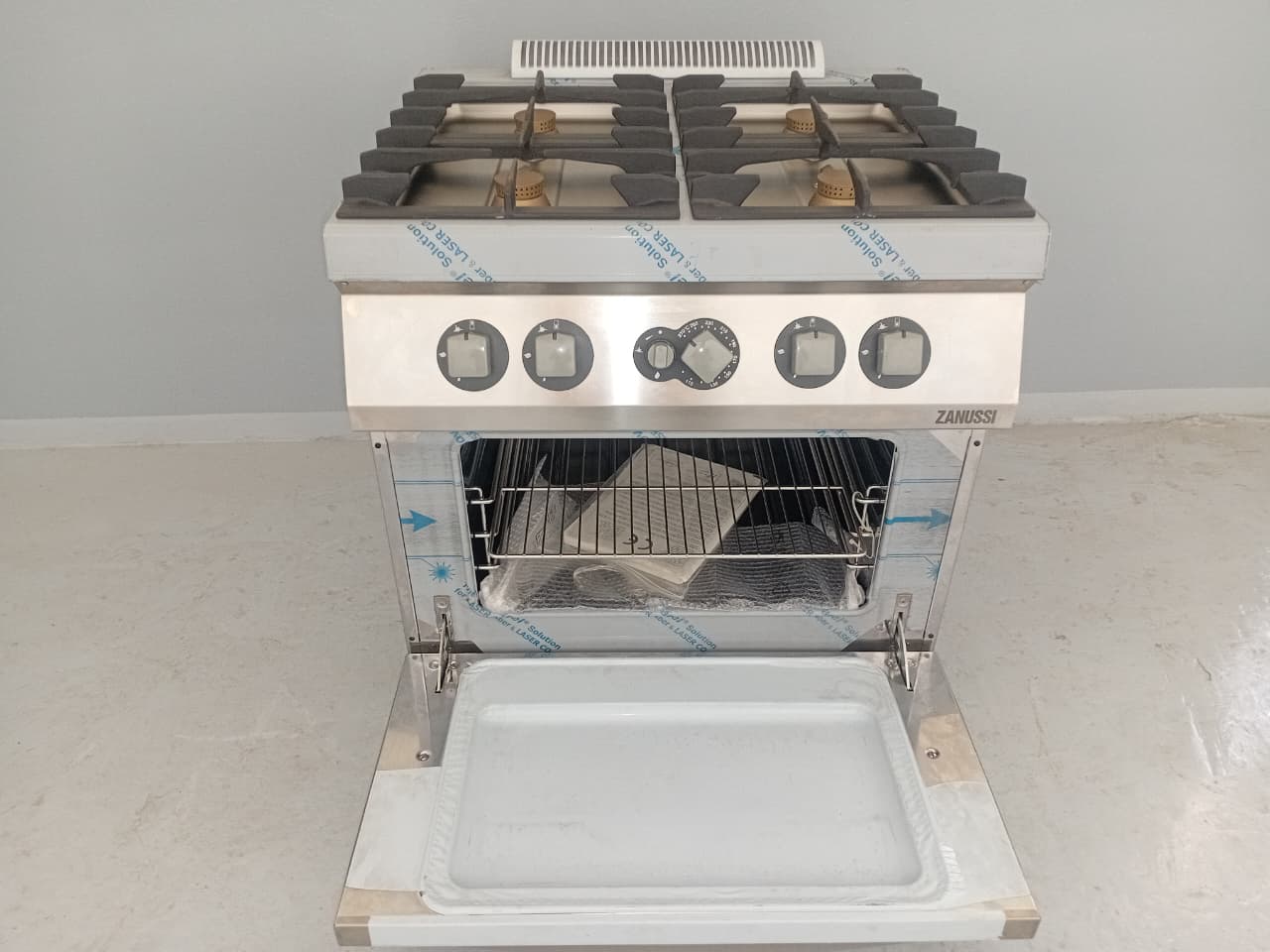Fourneau 4 Feux Gaz 800 mm + Four Gaz / ZANUSSI PROFESSIONAL 372002 / ETAT : NEUF – Image 3