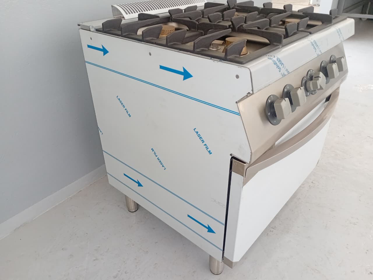 Fourneau 4 Feux Gaz 800 mm + Four Gaz / ZANUSSI PROFESSIONAL 372002 / ETAT : NEUF – Image 4