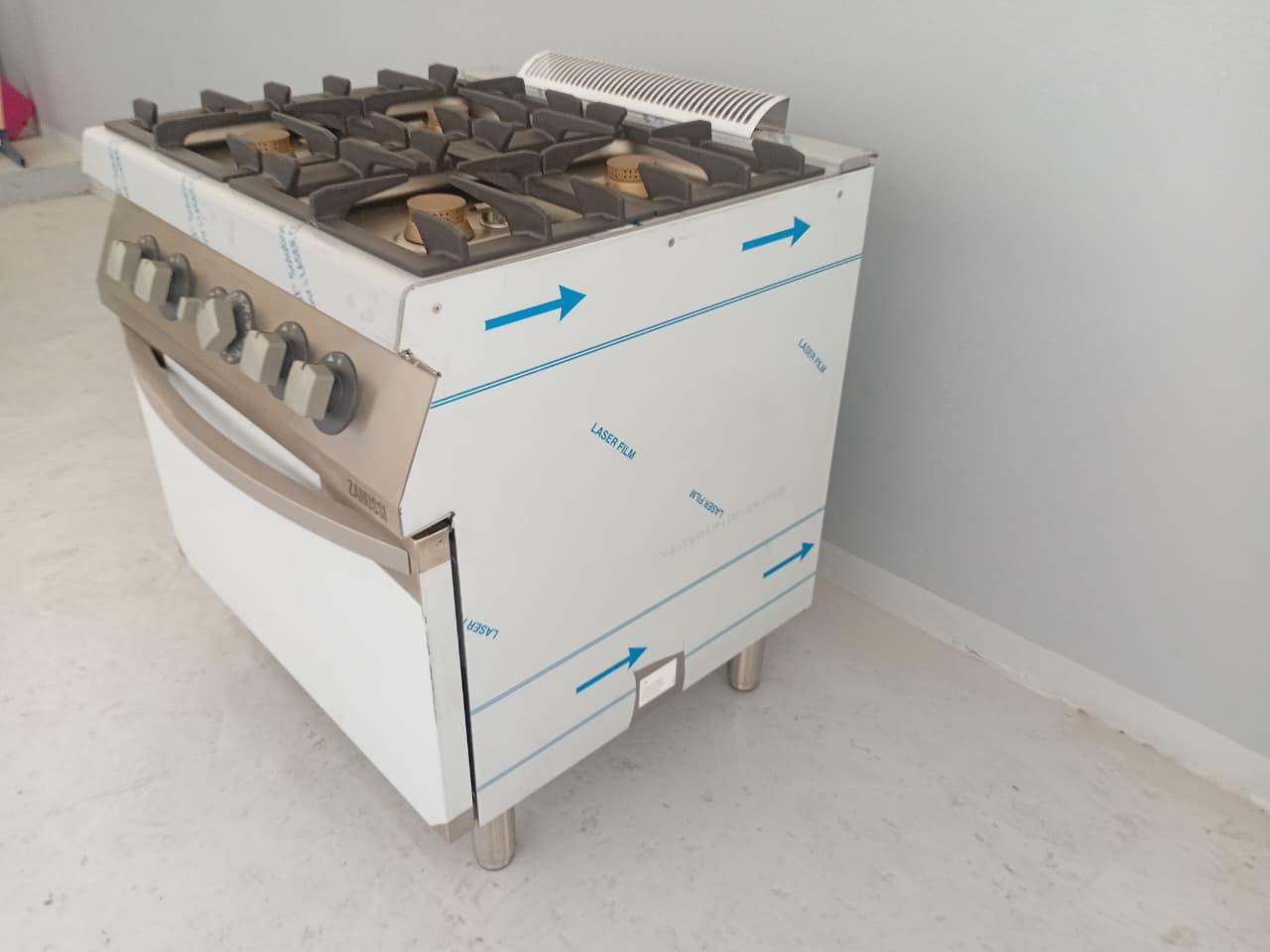 Fourneau 4 Feux Gaz 800 mm + Four Gaz / ZANUSSI PROFESSIONAL 372002 / ETAT : NEUF – Image 6